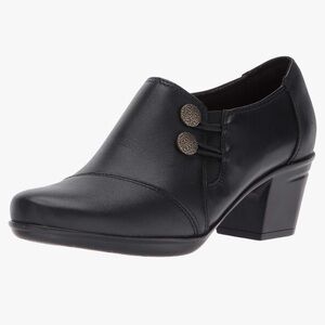 SHOES- Clarks women’s 2 inch heel black shoes NWOT
